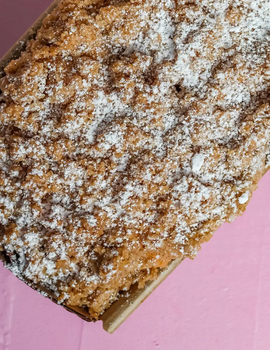 Cake with chocolate salted caramel, Vanilla frutti pebbles inside