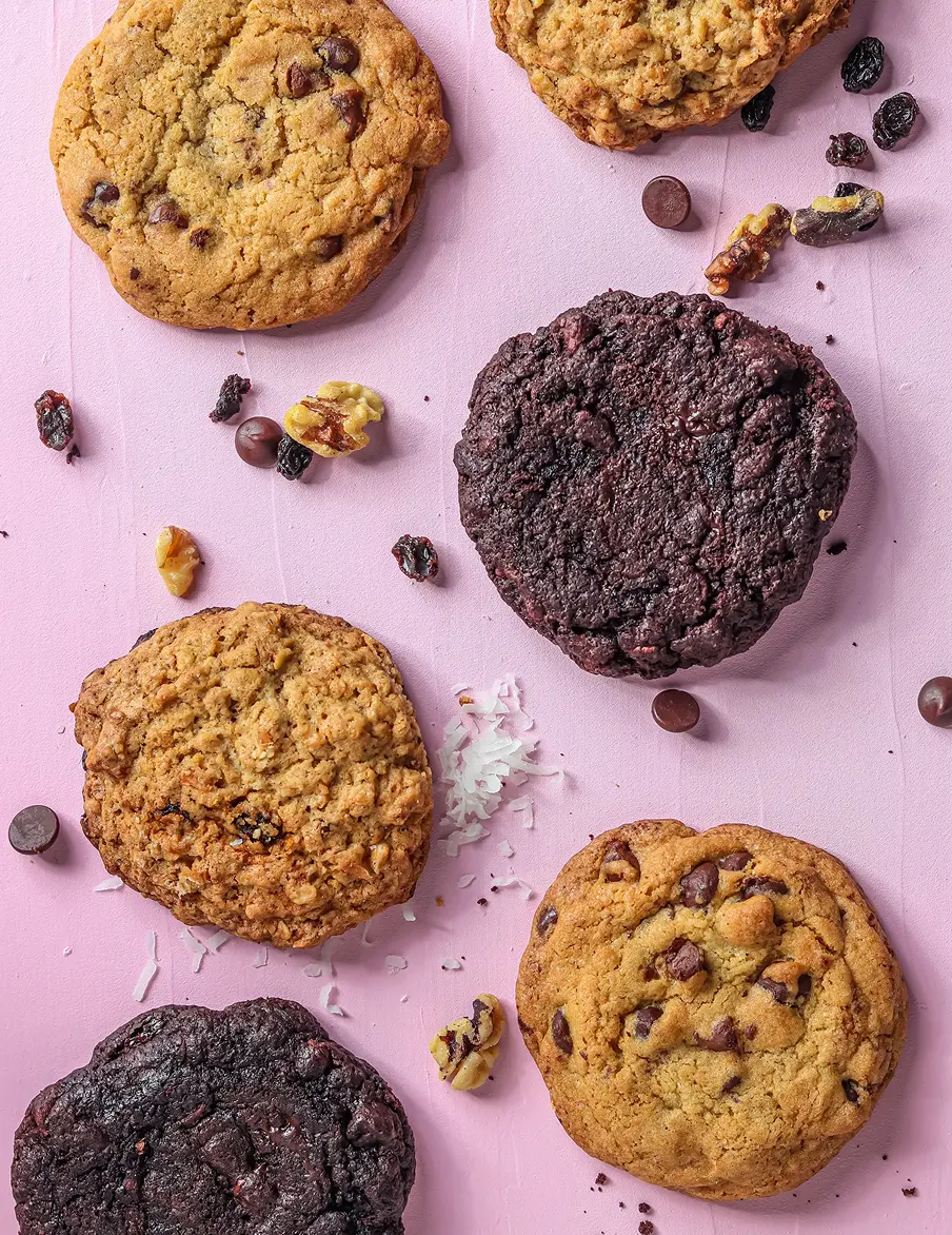 Oatmeal cookies with golden raisins, orange zest and chocolate chips